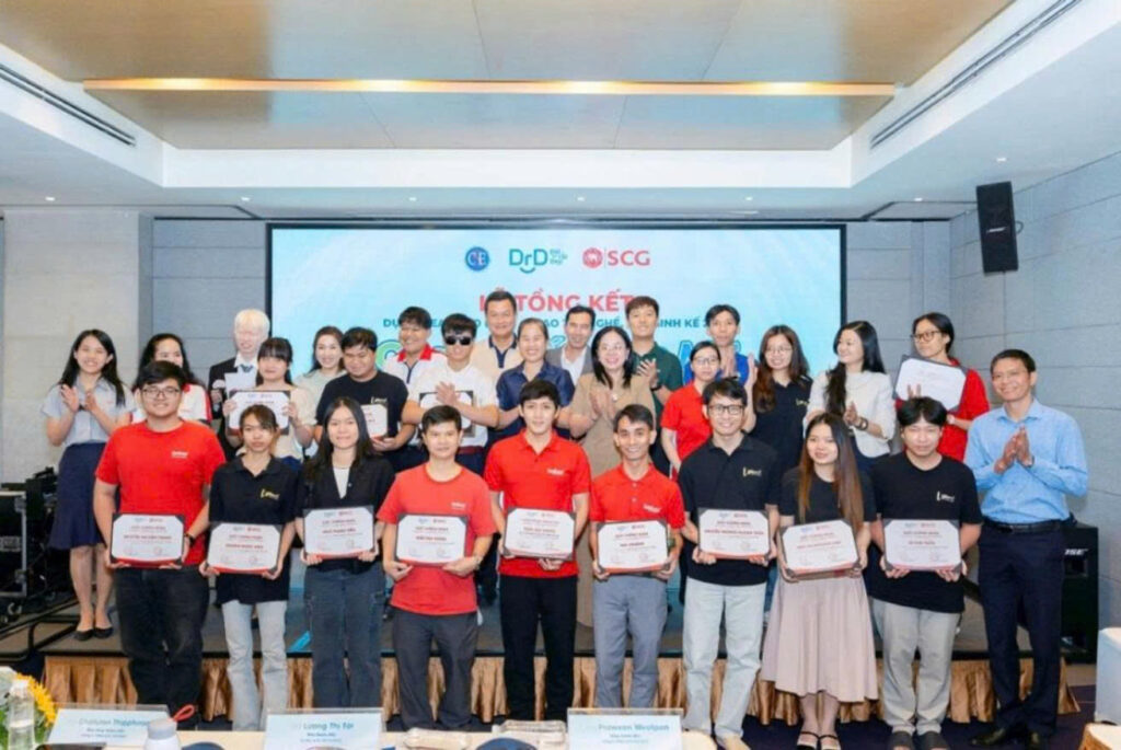 Outstanding project trainees captured a meaningful moment with representatives of SCG, DrD, HaliCare, representatives of the Ho Chi Minh City Dept. of Home Affairs and other relevant agecies - marking a shared journey of partnership, connection, and commitment to skills training and sustainable livelihoods.